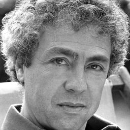 Sady Rebbot 飾演 Claude (voice)