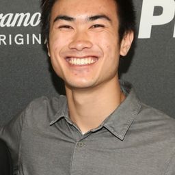 Nathan Doan 飾演 Dan