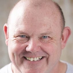 Kevin Wallace - 神奇女俠1984演員 飾演Televangelist