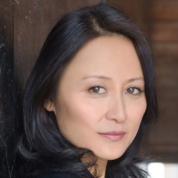 Janet Lo 飾演 Nurse Fran