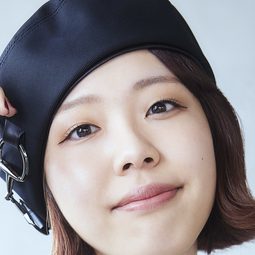 Natsu 飾演 Tomo Ebizuka (voice)