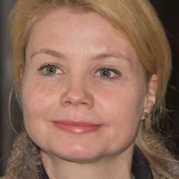 安奈特·弗埃爾 飾演 Marie