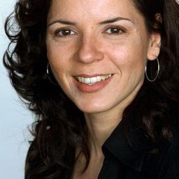 Alicia Pérez - 沒有痛感的小孩演員 飾演Benigno's Mother