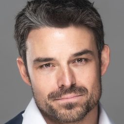 傑西·哈奇 飾演 Trevor