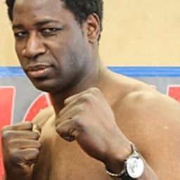 Ray Olubowale 飾演 Axeman