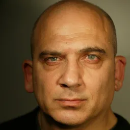 強尼·柯尼 - 醉爆伴郎團3演員 飾演Hector