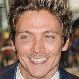 Tyler James 飾演 Self