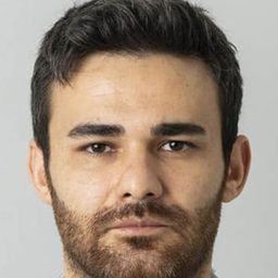 Kayhan Açıkgöz 飾演 Veysel