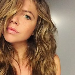 Piper Kennedy 飾演 Bri