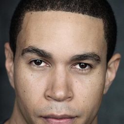 約翰·麥克米蘭 - Bus Girl演員 飾演Mr. Relaxation (voice)