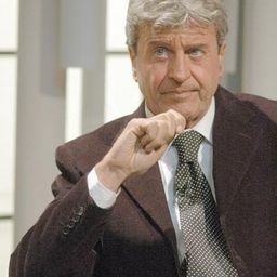 Stefano Antonucci 飾演 Mario