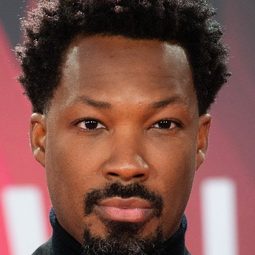 柯瑞·霍金斯 飾演 Charles Blakey