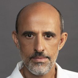 Donizeti Mazonas - 父親的椅子演員 飾演Funcionário de Suípa