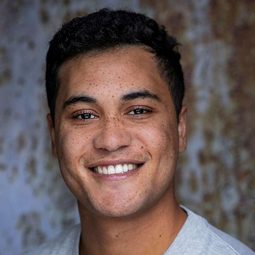 詹姆斯·羅爾斯頓 - WHINA演員 飾演Gabriel