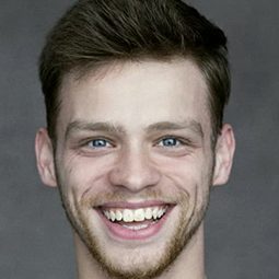 Connor Calland - 蘇豪的最後一夜演員 飾演Drunk Student