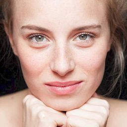 Loriane Klupsch 飾演 Annabelle De Meyer