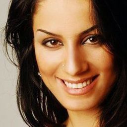 納瓦·尤瑟夫 飾演 غجرية