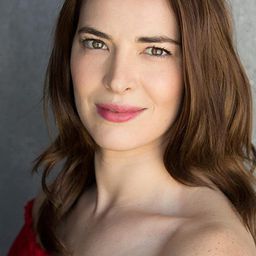 海莉·畢夏普 飾演 Haley