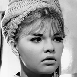 Catherine Allégret 飾演 Self