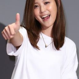 卓文萱 飾演 Zhong Lin