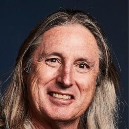 Tim Winton 飾演 Narrator (voice)
