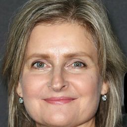 凱茜·維斯樂 飾演 Maid