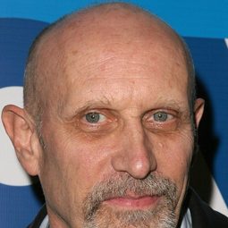 Richard Marcus 飾演 Nestor