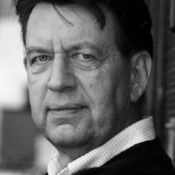 Jörg Gudzuhn 飾演 Herr Falkenstein