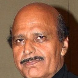 Avtar Gill 飾演 Jeet Kumar Rathi