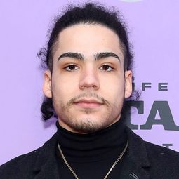 安東尼歐·歐提斯 飾演 Waldo