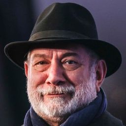 Atila Pesiani 飾演 