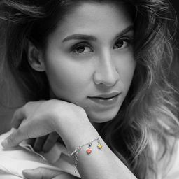 Millane Fernandez 飾演 Lynda