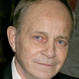 George Dickerson 飾演 Doc Goldman