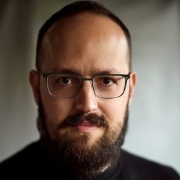 Joseph Trapanese - 被解放的蠢朋克演員 飾演Self