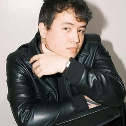 璜卡洛斯拉巴霍 飾演 Leo Facundo