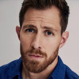 Alexander King 飾演 Warren