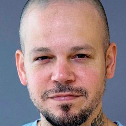 René Pérez 飾演 Vicente