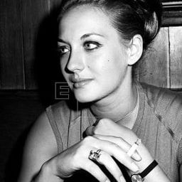 Marta May 飾演 Betty