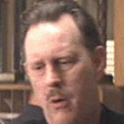 Rick Warner 飾演 Detective