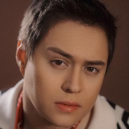 恩里克·吉爾 飾演 Raf