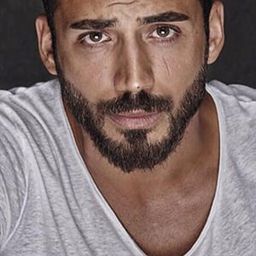 卡迪爾·波拉奇 飾演 Güvenlik Müdürü