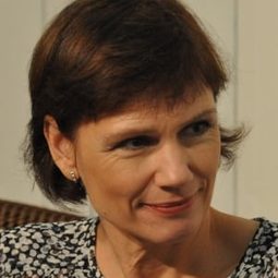 Mari Rantasila 飾演 Helena