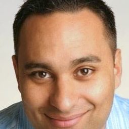 羅素·彼得斯 - 啟動原始碼演員 飾演Max Denoff