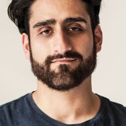 Armin Wahedi Yeganeh 飾演 Nasim