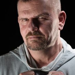 George Newton 飾演 Gypsy John