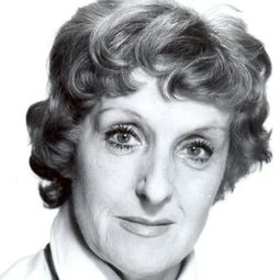 Wanda Stanisławska-Lothe - 遊船黑白來演員 飾演Ms. Mamoń