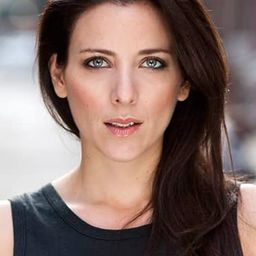 Lucie Pohl 飾演 Olivia Watkins