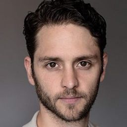 克里斯多佛·馮烏克曼 飾演 Santiago