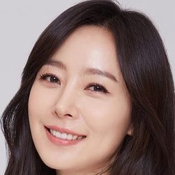 Choi Moon-kyoung 飾演 Reporter