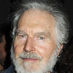 David Burke 飾演 Davis